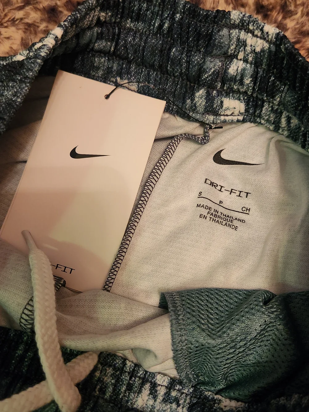 NWT Nike Boys Dri-FIT Elite Basketball Shorts Small Grey All Over Nike Logo